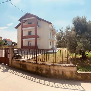bibinje-comfort-style-apartment-1st-floor.hotelinzadar.com/